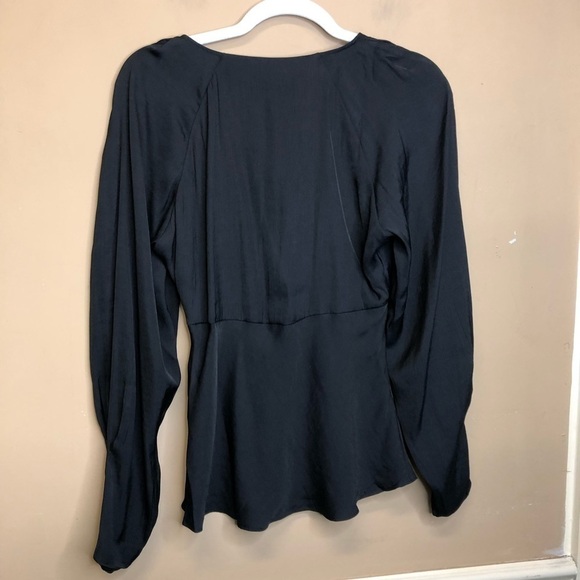 Banana Republic Silky Black Blouse Size XS NWT - Picture 2 of 6
